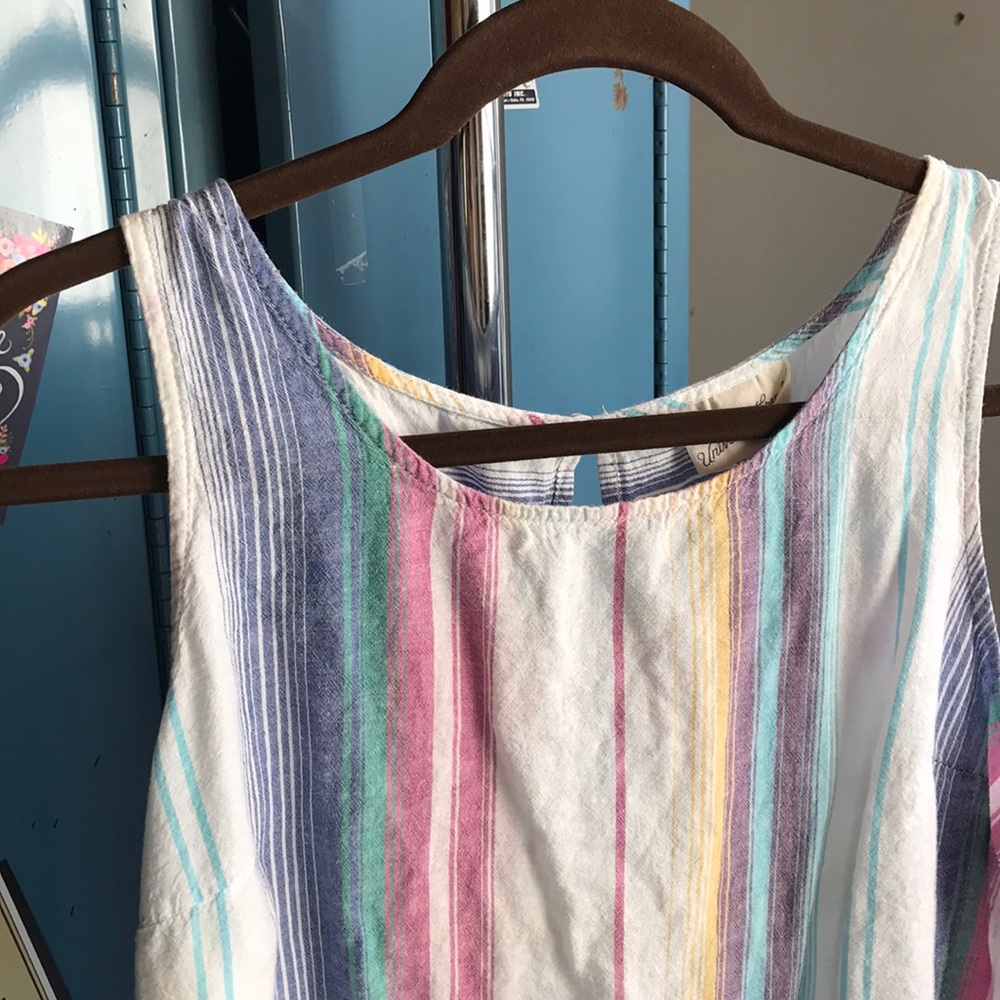 Universal Threads Striped Top 🍀 - Picture 4 of 7
